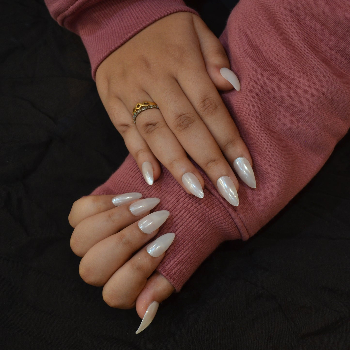 Metallic Marvel-Light Silicone Press-On Nails