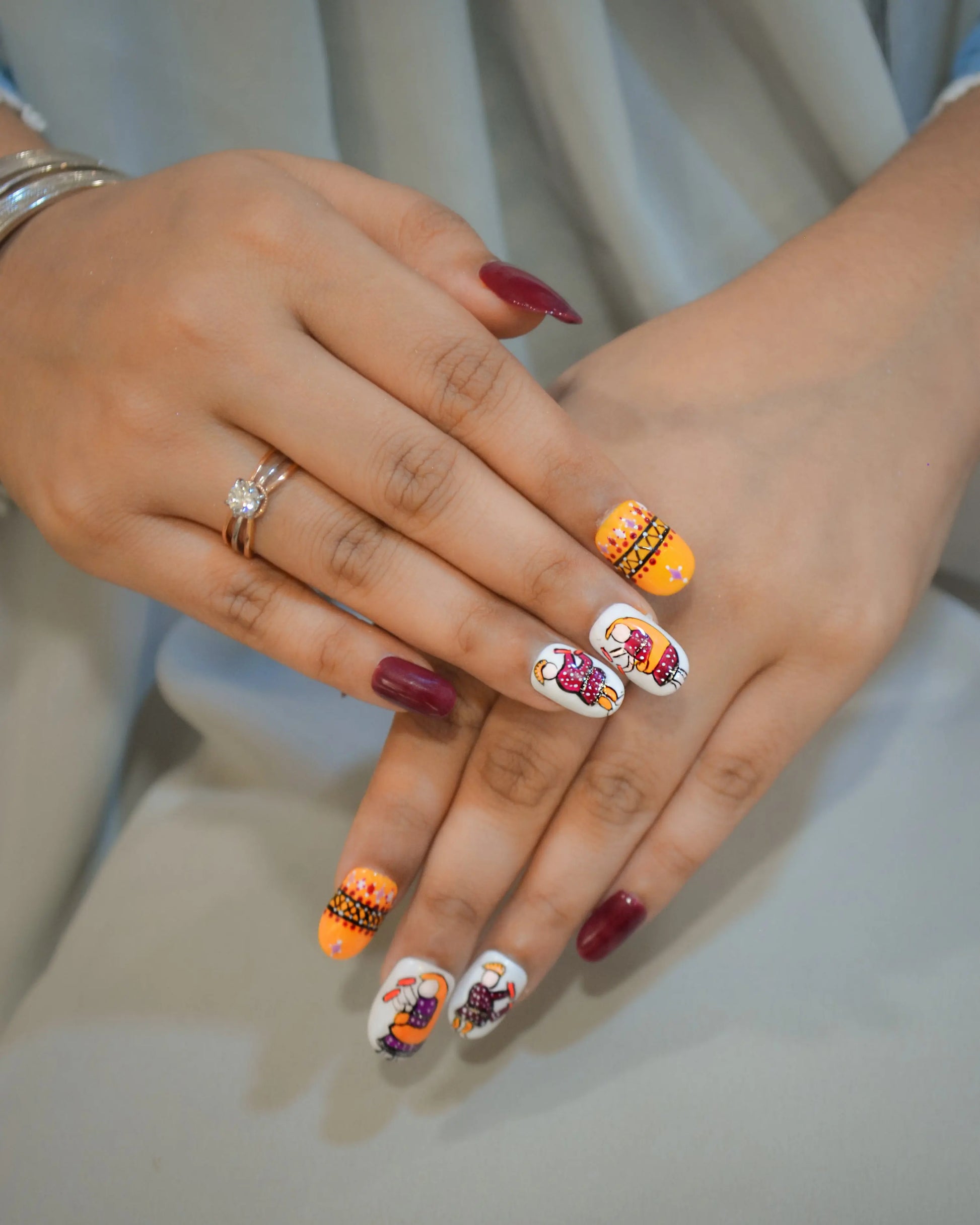 Garba Night Orange And White Silicone Press-on Nails Twinkle Touch